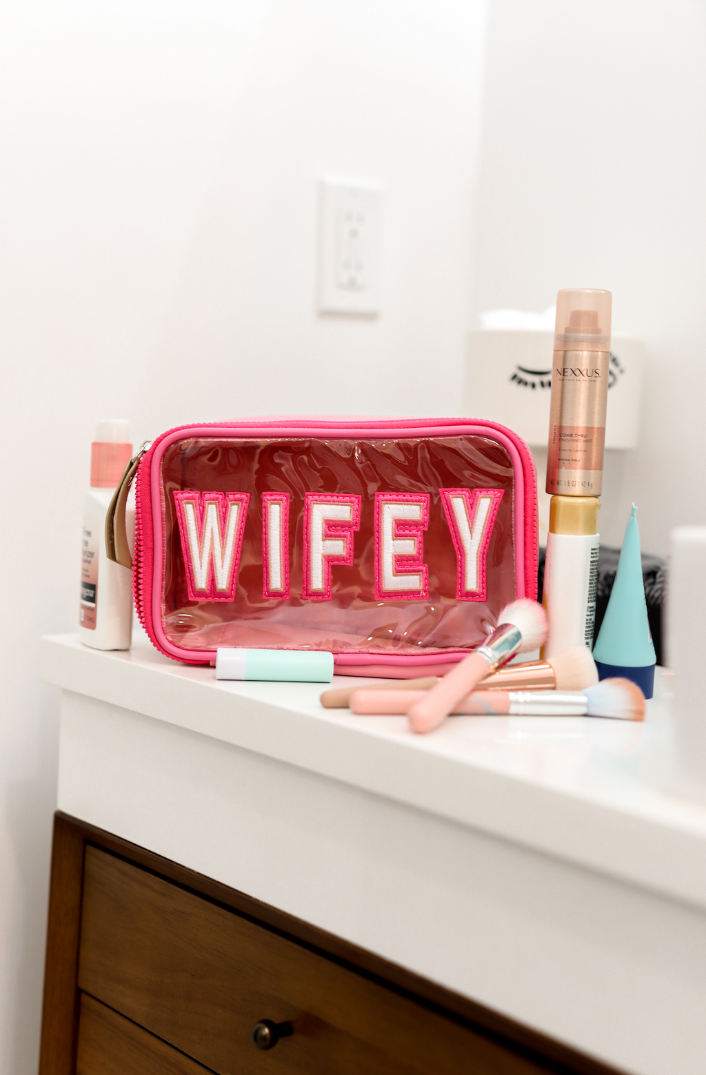 Cosmetic Bag – Clear Front WIFEY – Pink